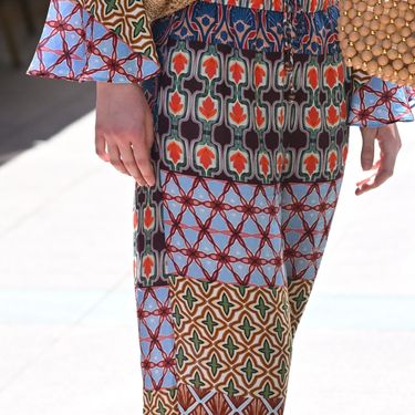 Kombinacija koja otkriva trbuh na zagrebačkoj špici