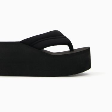 Bershka japanke, 19,99 eura