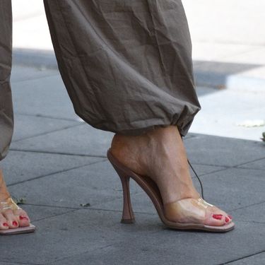 Zagrebački street style u natikačama s visokom potpeticom i cargo hlačama - 1