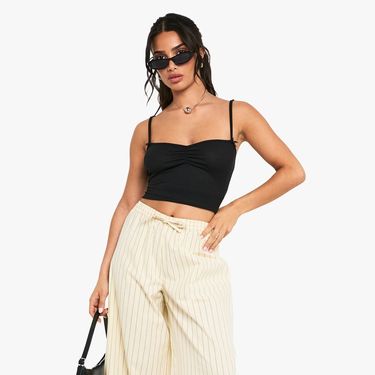 Boohoo hlače, 17,10 eura