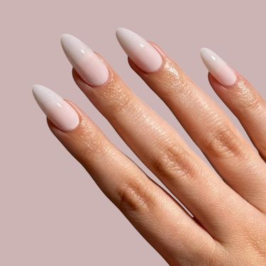 Bijela francuska manikura