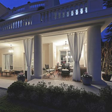 Glamurozna terasa u večernjim satima izgleda naročito čarobno - 2