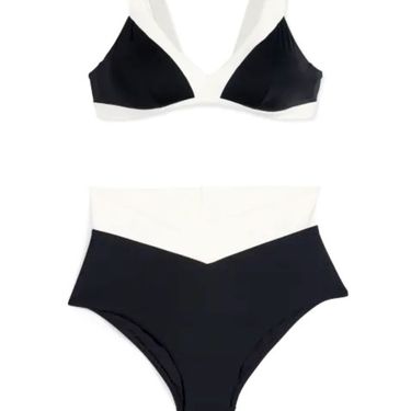 C&A, gornji dio 12,99 EUR, donji dio 12,99 EUR