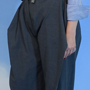 Nina Badrić u štiklama Giuseppea Zanottija i overszize hlačama u HNK-u 2025. - 2