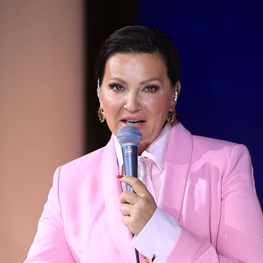 Nina Badrić u ružičastom odijelu na 90. Zlatnoj igli - 4