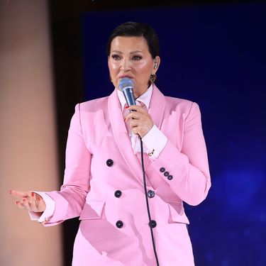 Nina Badrić u ružičastom odijelu na 90. Zlatnoj igli - 5