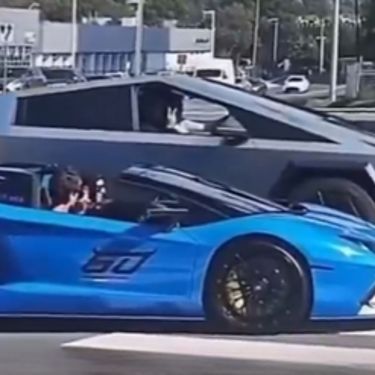 Utrka između Tesle i Lamborghinija