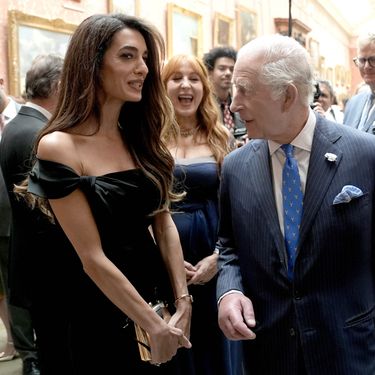 Amal Clooney u Buckinghamskoj palači - 2