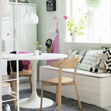 Klupica u kuhinji izgleda vrlo šarmantno i retro - 3