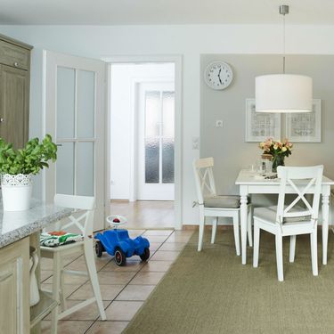 Klupica u kuhinji izgleda vrlo šarmantno i retro - 7