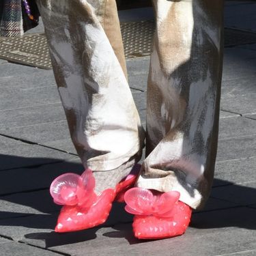 Efektne cipele napravljene su od hipoalergene i 100 posto veganske vrste PVC-a