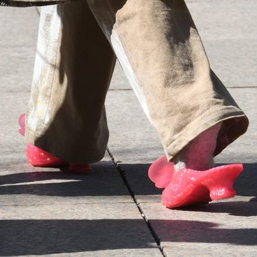 Efektne cipele napravljene su od hipoalergene i 100 posto veganske vrste PVC-a