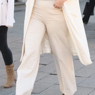 Žene u odjeći u bež boji uvijek izgledaju dotjerano i elegantno