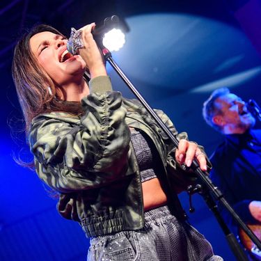 Severina u blještavom traperu na modnom eventu