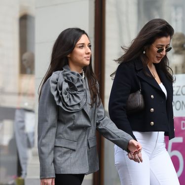 Zagrebačko street style izdanje u sjajnom sakou i gležnjačama