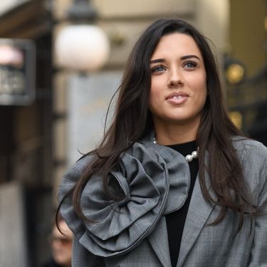 Zagrebačko street style izdanje u sjajnom sakou i gležnjačama