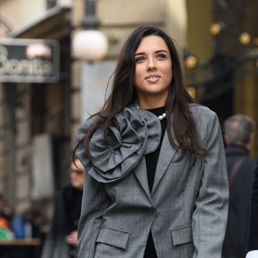 Zagrebačko street style izdanje u sjajnom sakou i gležnjačama