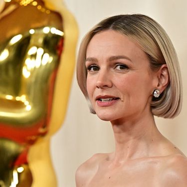 Carey Mulligan s bob frizurom na Oscarima 2024.