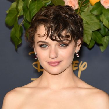 Joey King s kovrčavim šiškama