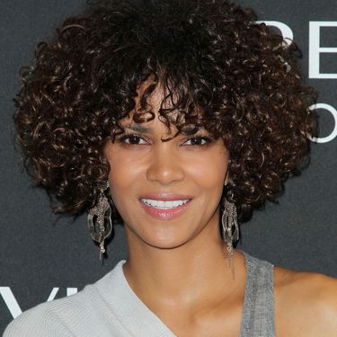 Halle Berry s kovrčavim šiškama
