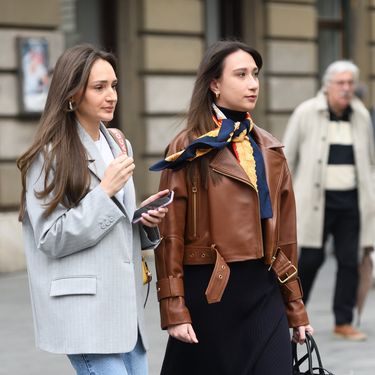 Sako i traperice na zagrebačkim ulicama