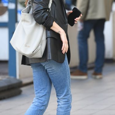 Sako i traperice na zagrebačkim ulicama