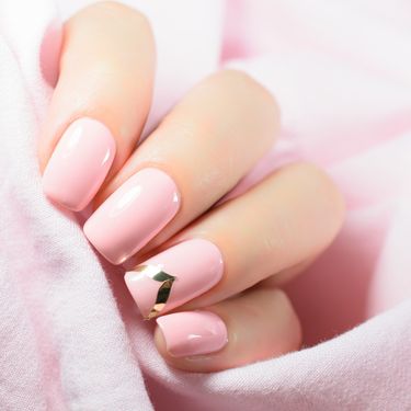 Svjetloružičaste manikure su nepogrešiv odabir