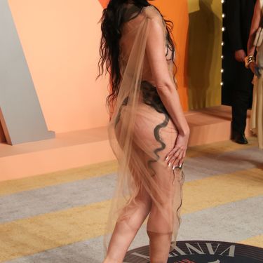 Julia Fox na zabavi magazina Vanity Fair