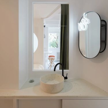 Stan za dvoje s umetnutom spavaćom sobom