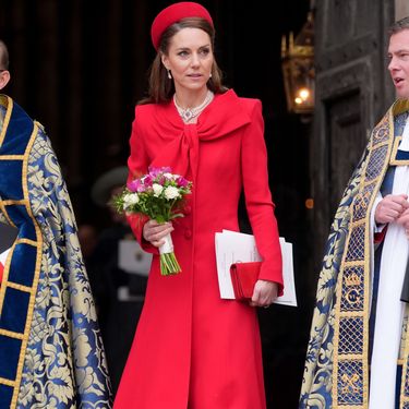 Catherine Middleton u crvenoj kombinaciji na proslavi Dana Commonwealtha - 3