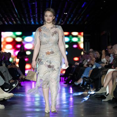 Maturantica Anita u Severininoj haljini na modnoj reviji 'Moja maturalna večer' - 4