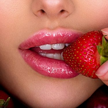 Usne u boji jagode