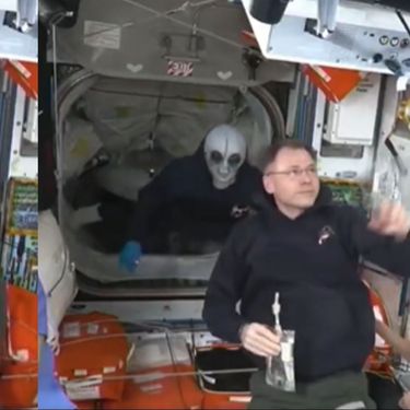 Astronaut s maskom vanzemaljca na Međunarodnoj svemirskoj postaji