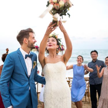 Bacanje buketa jedan je od mladencima dragih običaja