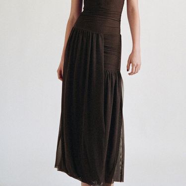 Josipa Pavičić nosi smeđu haljinu iz Zare