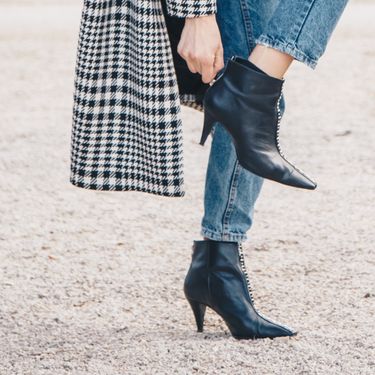 Crne gležnjače s visokom potpeticom sjajan su izbor za posao, ali i svečanije prilike