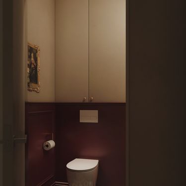 Gostinjski wc malen je, ali pomno uređen