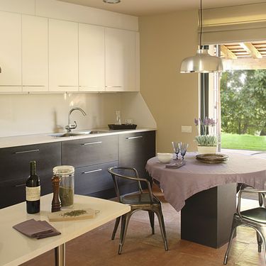 Kuća s kuhinjom koja ima predivan izlaz u dvorište - 8