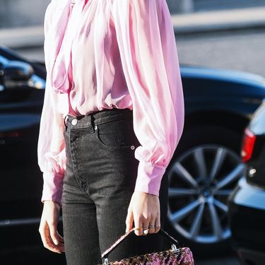 Ružičaste bluze i traperice savršen su par