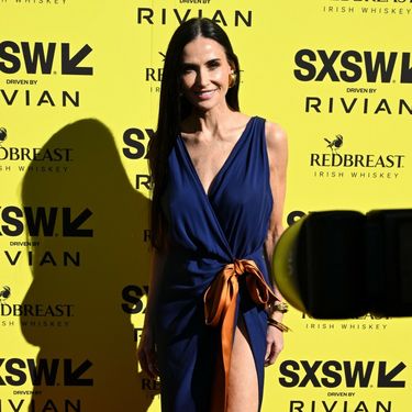 Demi Moore u Saint Laurent haljini 2026. - 1