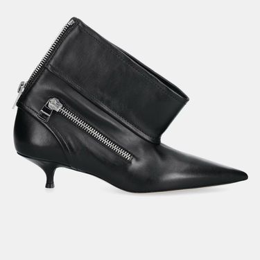 Nina Badrić nosi gležnjače brenda JW Anderson