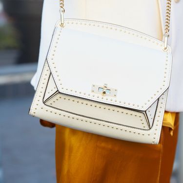 Satenske hlače savršena su opcija za topliji dio godine