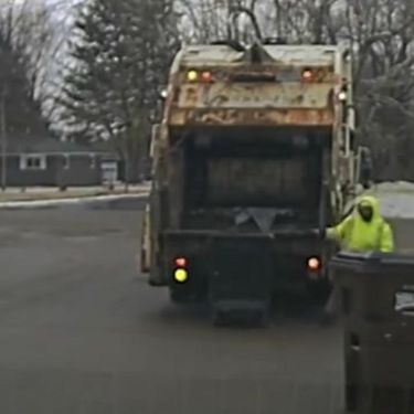 Kriminalac skriven u kanti za smeće