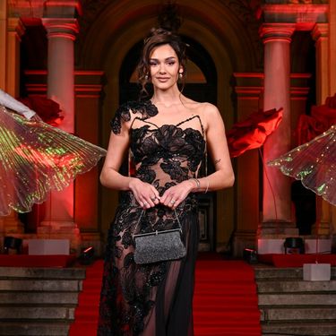 Laura Gnjatović u haljini Matije Vuice na Večernjakovoj ruži 2026.