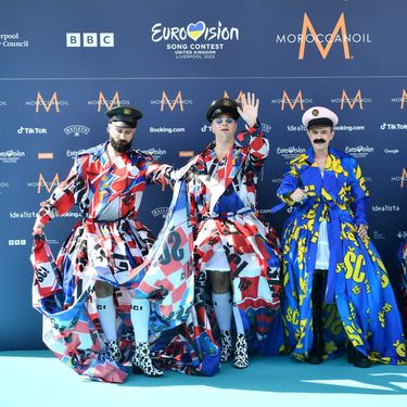 Kostime za grupu radio je Juraj Zigman