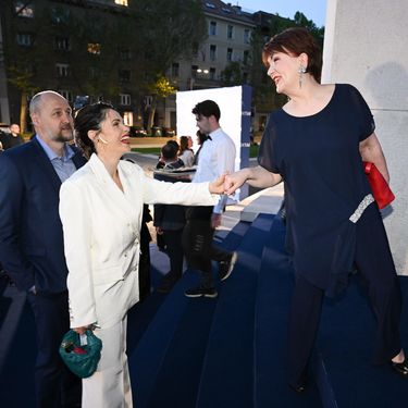 Viktorija Rađa u bijelom odijelu - 3