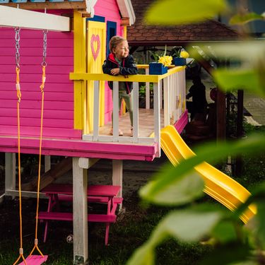 Tata Bojan iz Strmca Podravskog i njegov otac svojoj kćerkici i unučici Maris izradili su najslađu dvorišnu kućicu s terasom - 9