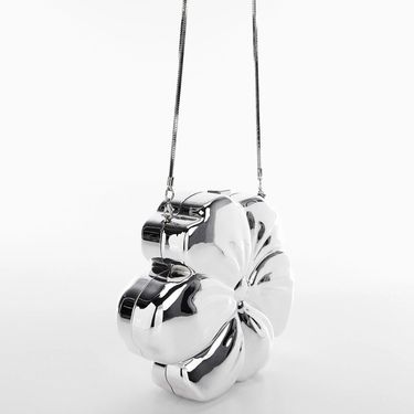 Torbica iz Manga u obliku cvijeta