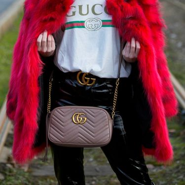 Odjevni komadi i dodaci s logom u street style kombinacijama s Tjedana mode - 1