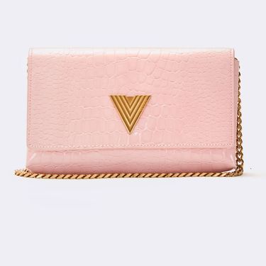 Mama iz centra Zagreba nosi ružičastu torbicu talijanskog brenda ViCOLO